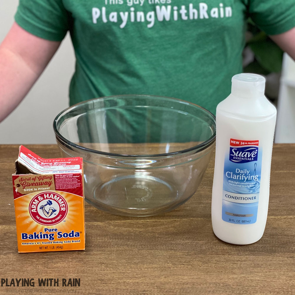 Make snow with baking soda and conditioner