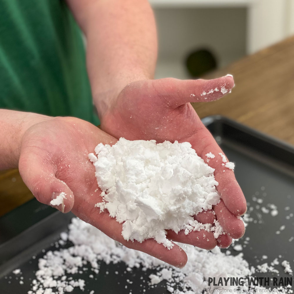 Make snow with baking soda and conditioner