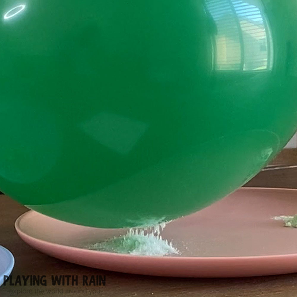 Sugar pillars created by static electricity